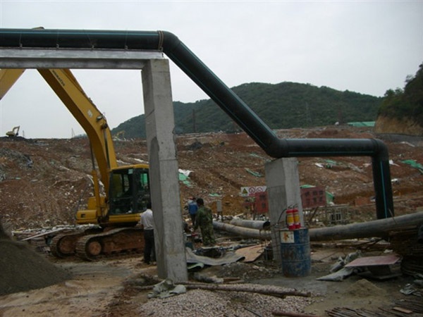 滲透液管道安裝現(xiàn)場.jpg